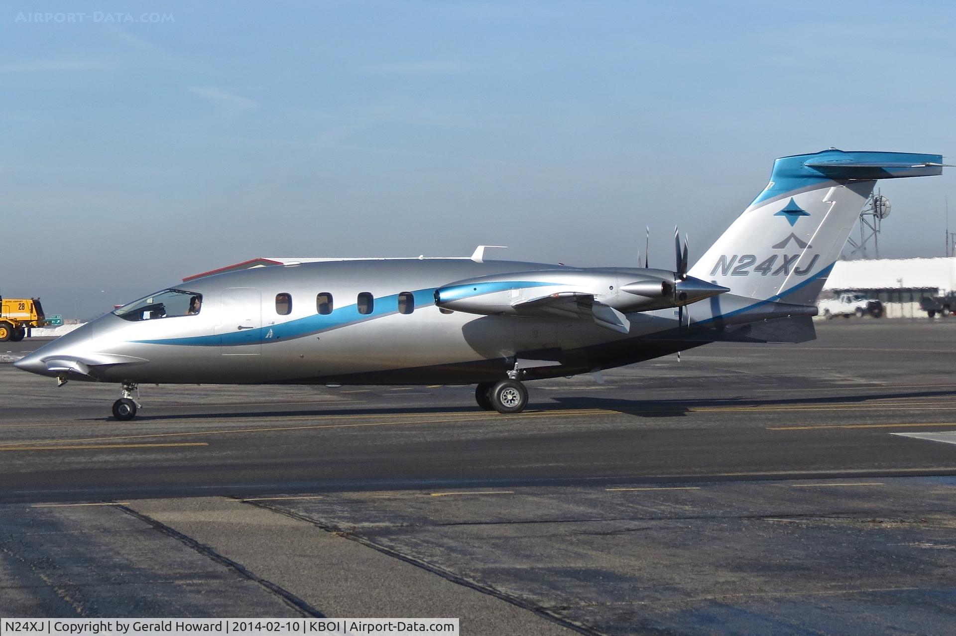 N24XJ, 2007 Piaggio P-180 Avanti II C/N 1149, Taxiing out from the north GA ramp.