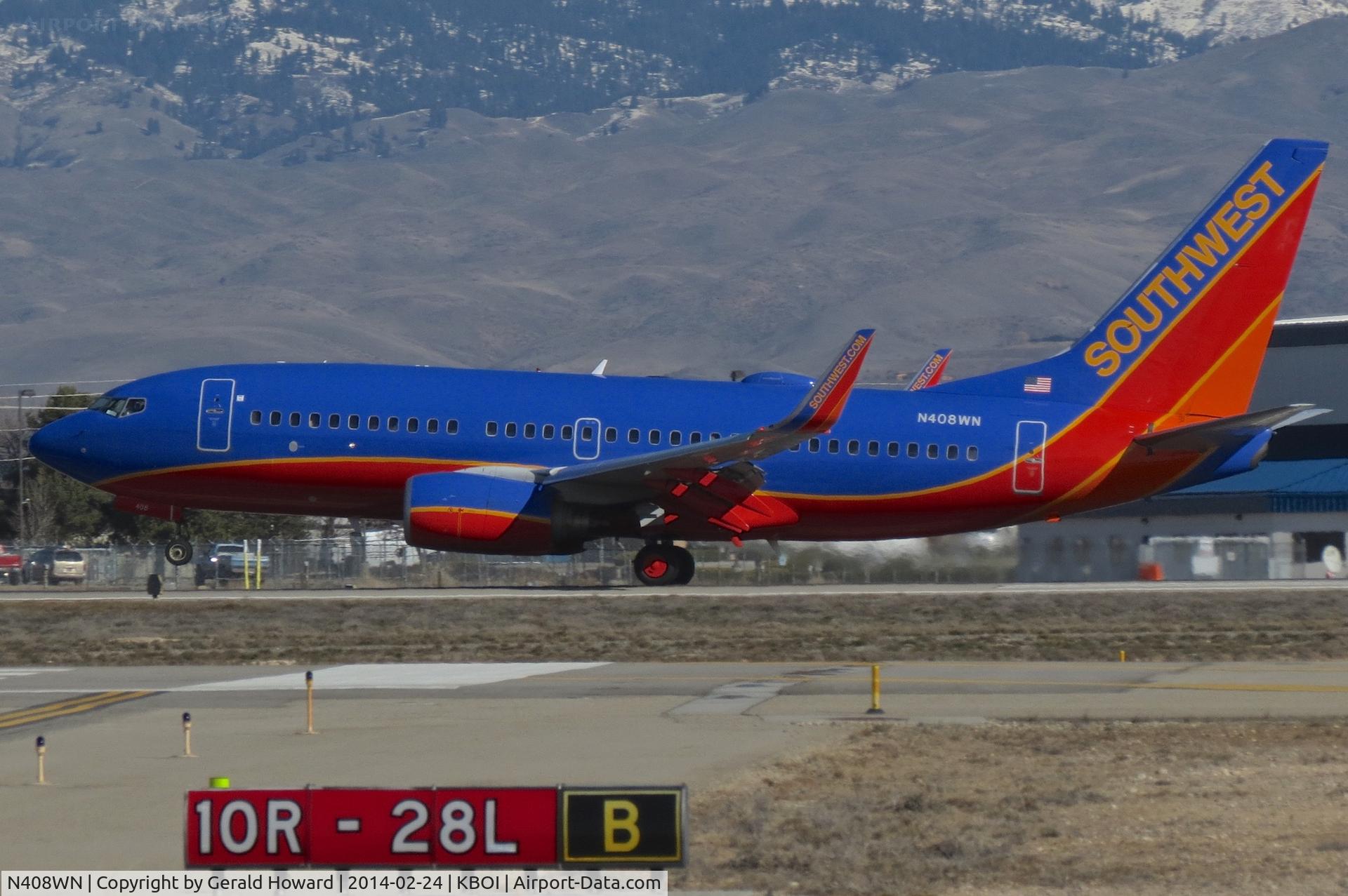 N408WN, 2001 Boeing 737-7H4 C/N 27895, Landing RWY 28R.