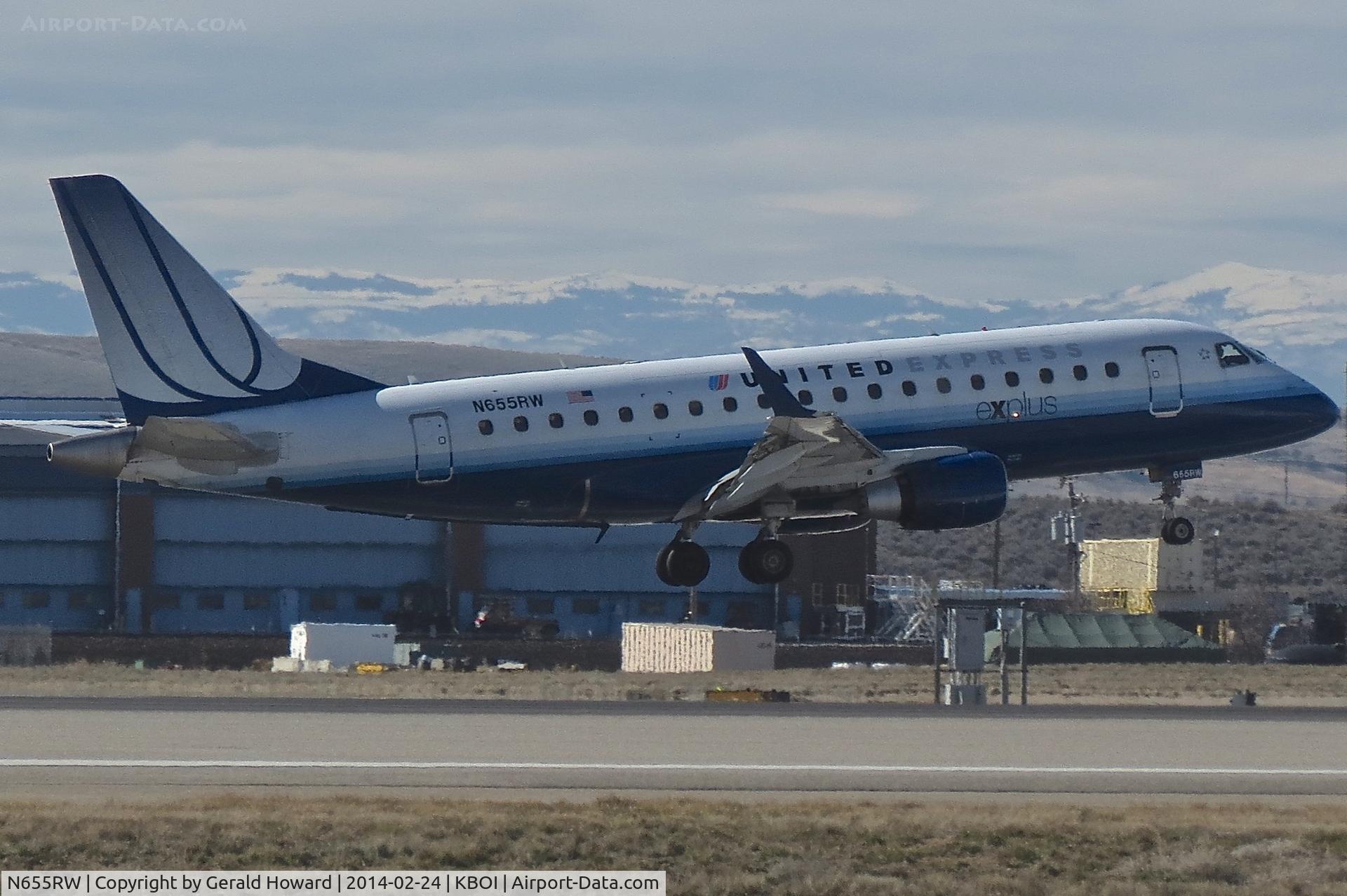 N655RW, 2005 Embraer 170SE (ERJ-170-100SE) C/N 17000105, Landing RWY 28R.