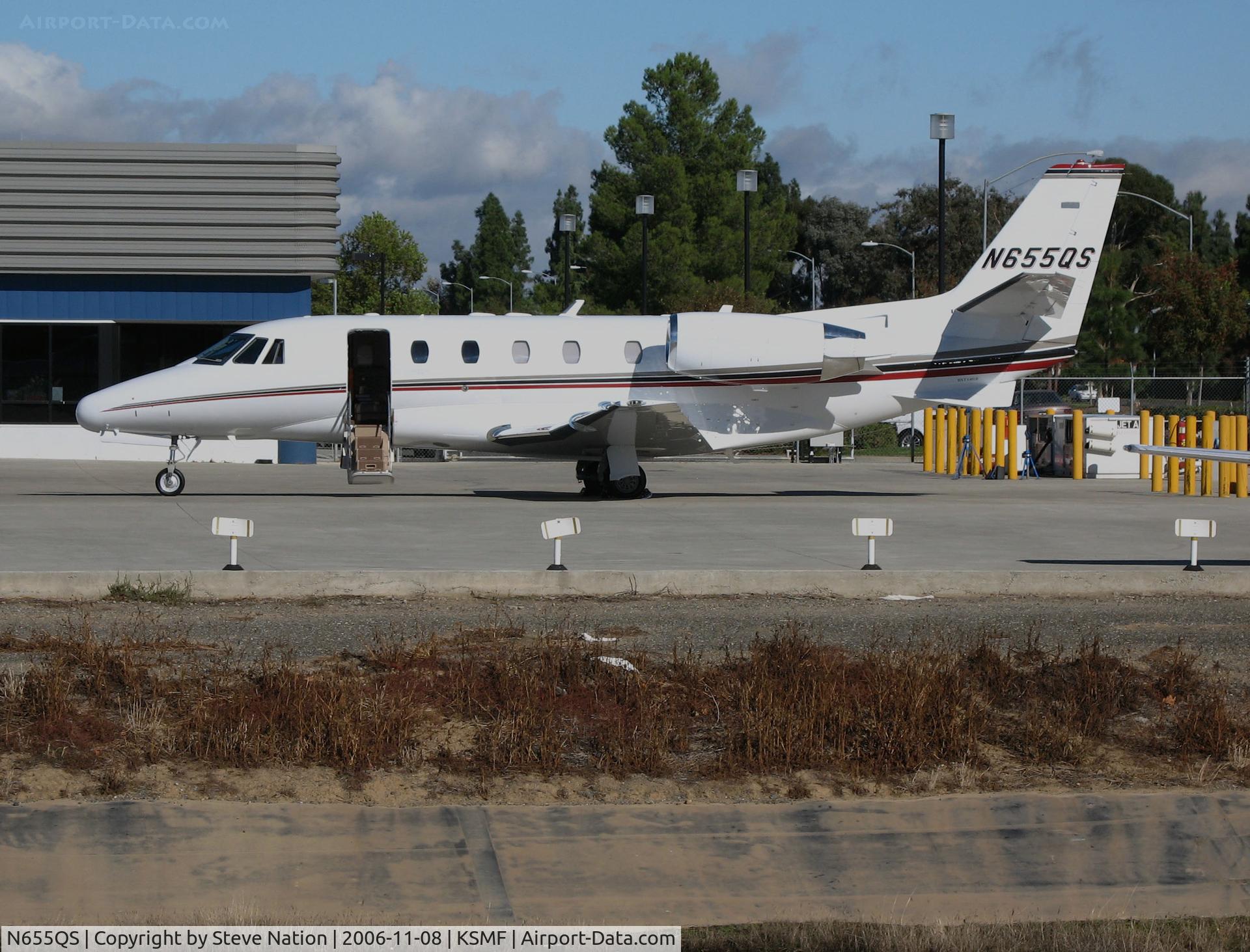 N655QS, 2006 Cessna 560XL C/N 560-5655, NETJETS 2006 Cessna 560XL in for maintenance at Cessna Citation facility@ Sacramento Intl Airport, CA