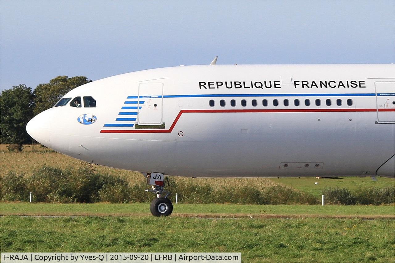 F-RAJA, 1995 Airbus A340-212 C/N 075, French Air Force Airbus A340-212, Take off run rwy 25L, Brest-Bretagne airport (LFRB-BES)