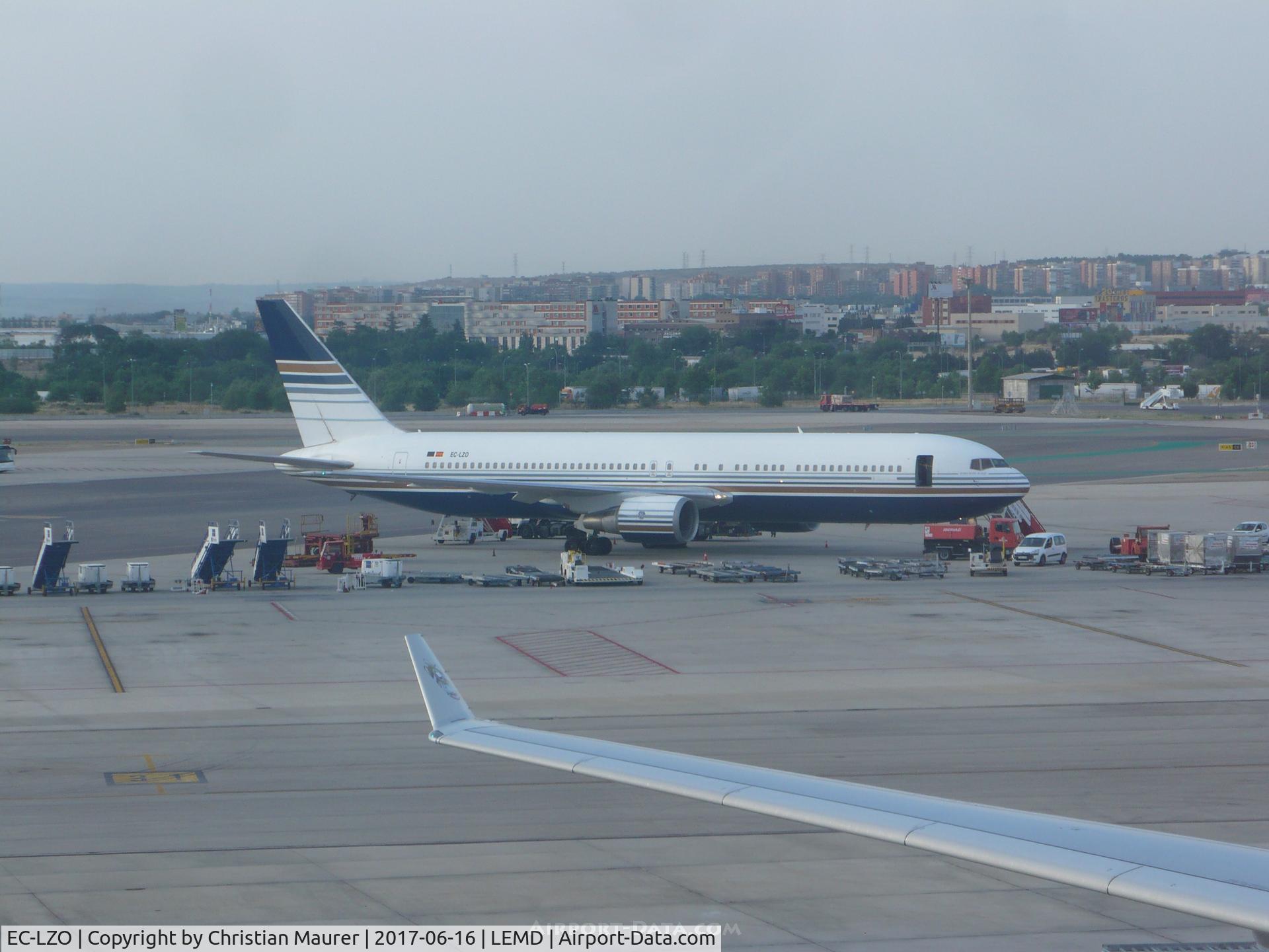 EC-LZO, 1995 Boeing 767-35D/ER C/N 27902, Boeing 767-300ER