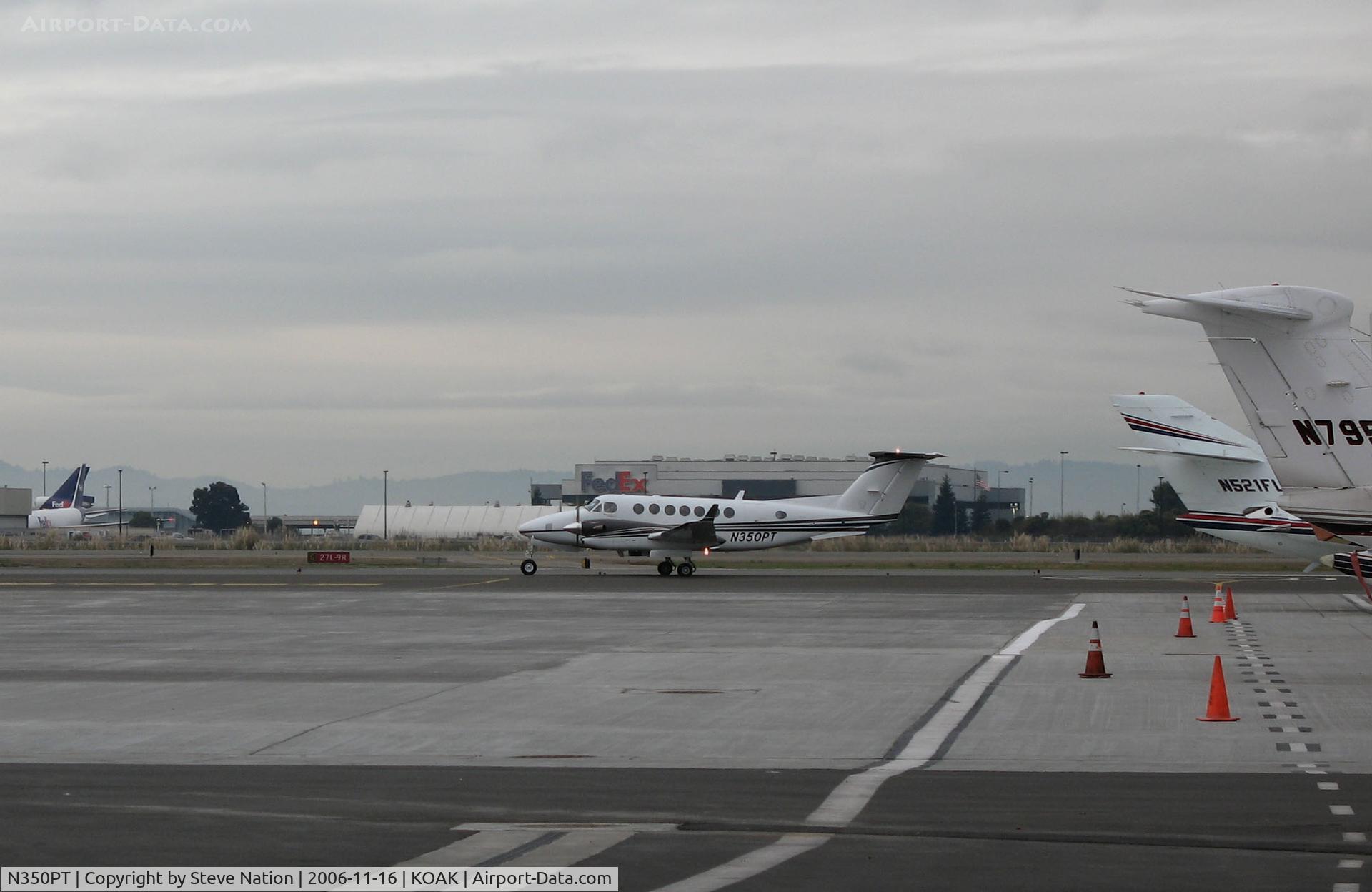N350PT, 2005 Raytheon Aircraft Company B300 C/N FL-467, 2005 Raytheon King Air B300 taxiing for takeoff @ Oakland International Airport, CA North Field