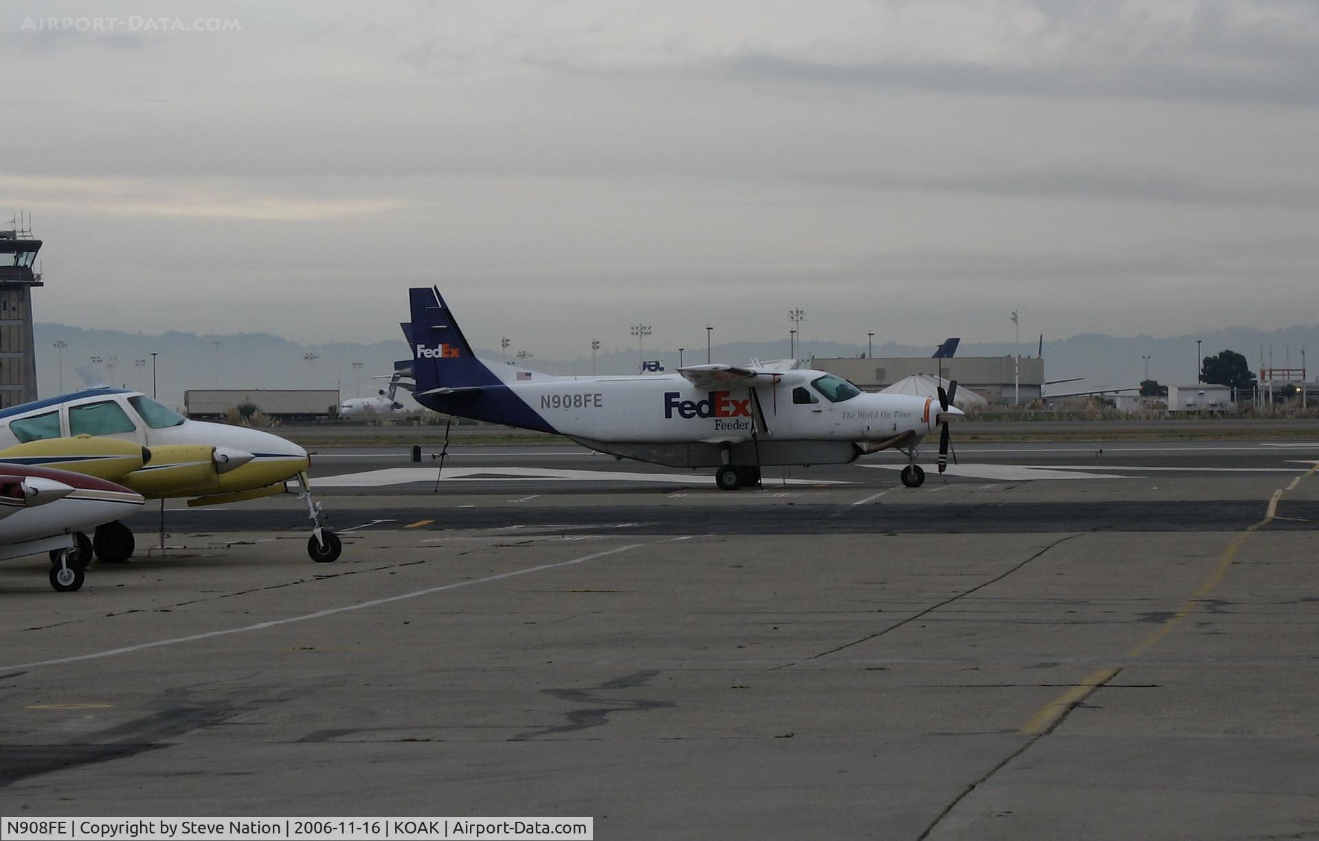 N908FE, 1986 Cessna 208B Caravan C/N 208B0008, FEDEX EXPRESS 1986 Cessna 208B Caravan freighter @ Oakland International Airport, CA North Field