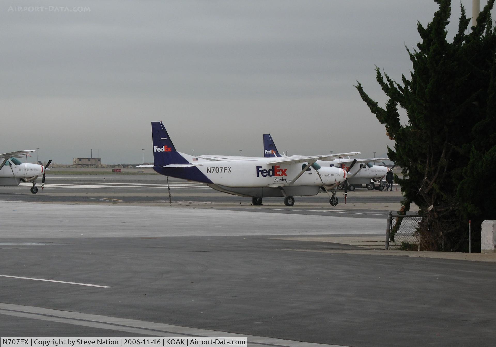 N707FX, 1995 Cessna 208B Grand Caravan C/N 208B0427, FEDEX EXPRESS 1995 Cessna 208B Caravan freighter @ Oakland International Airport, CA North Field