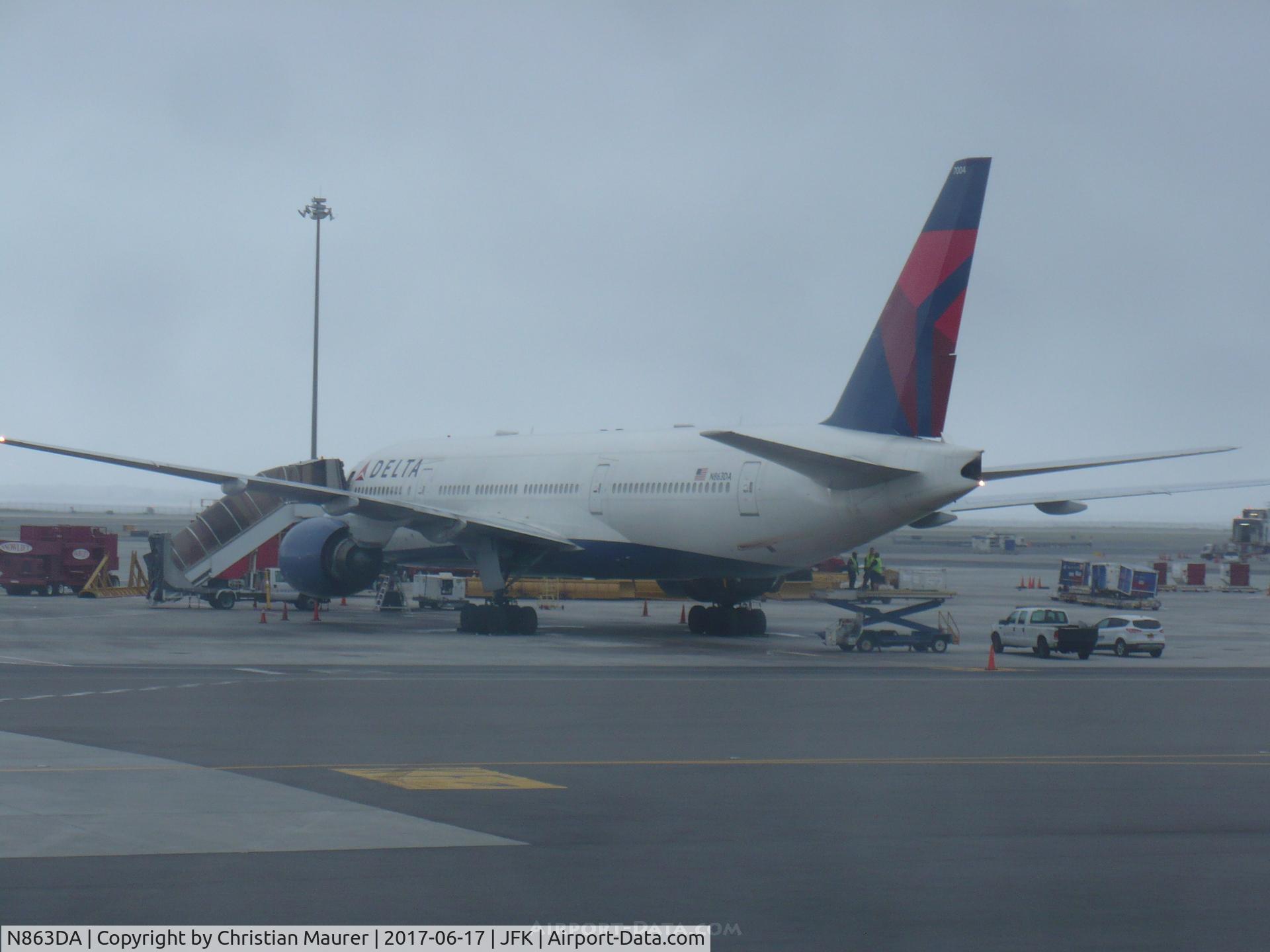 N863DA, 1999 Boeing 777-232 C/N 29735, Delta 777-232