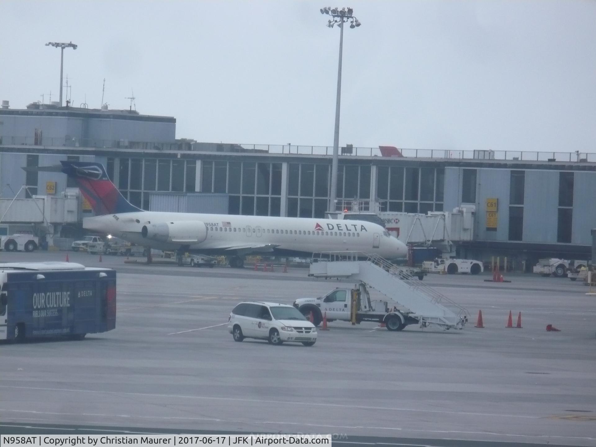 N958AT, 2001 Boeing 717-200 C/N 55020, Boeing 717-200