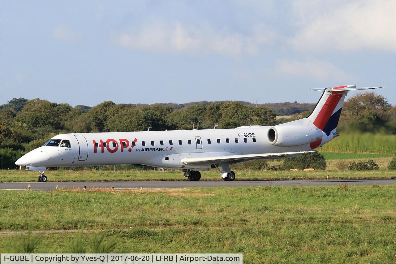F-GUBE, 2002 Embraer ERJ-145LR (EMB-145LR) C/N 145668, Embraer ERJ-145LR, Take off run rwy 25L, Brest-Bretagne airport (LFRB-BES)