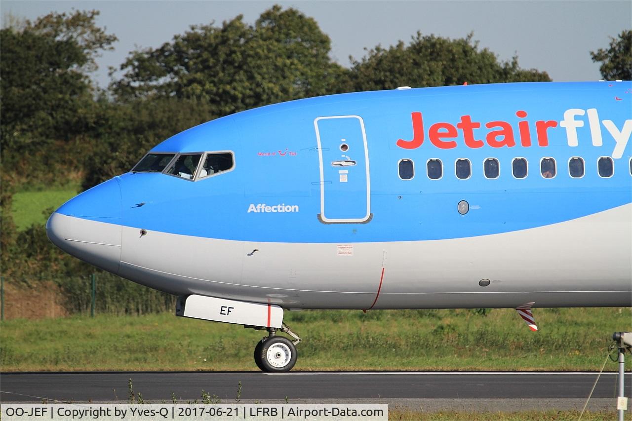 OO-JEF, 2014 Boeing 737-8K5 C/N 44271, Boeing 737-8K5, Taxiing to holding point rwy 07R, Brest-Bretagne airport (LFRB-BES)