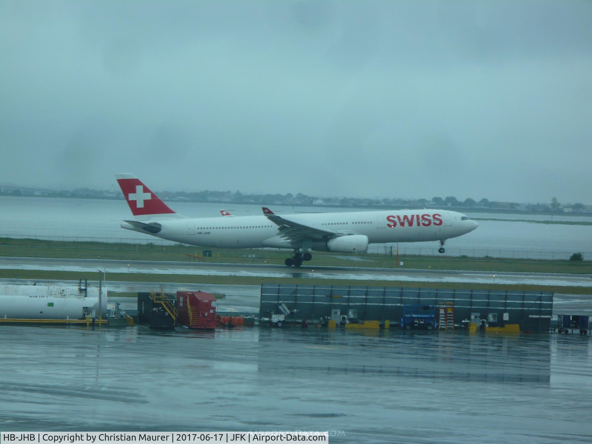 HB-JHB, 2009 Airbus A330-343X C/N 1018, A330-343X flaring