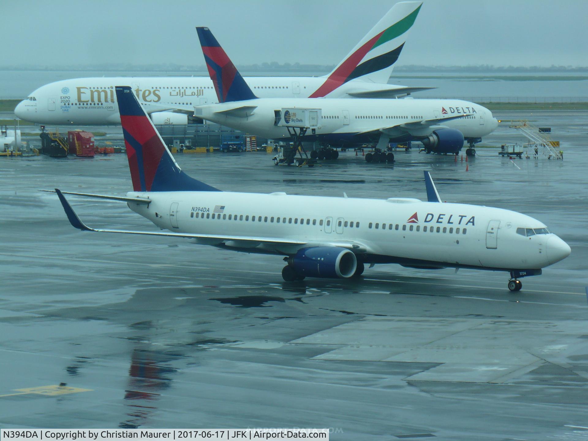 N394DA, 2000 Boeing 737-832 C/N 30562, Boeing 737-800