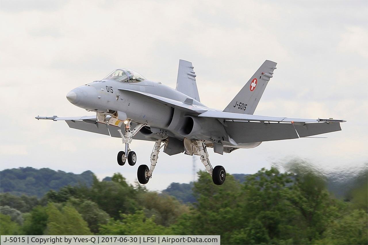 J-5015, McDonnell Douglas F/A-18C Hornet C/N 1361/SFC015, McDonnell Douglas FA-18C Hornet, Landing rwy 29, St Dizier-Robinson Air Base 113 (LFSI) Open day 2017
