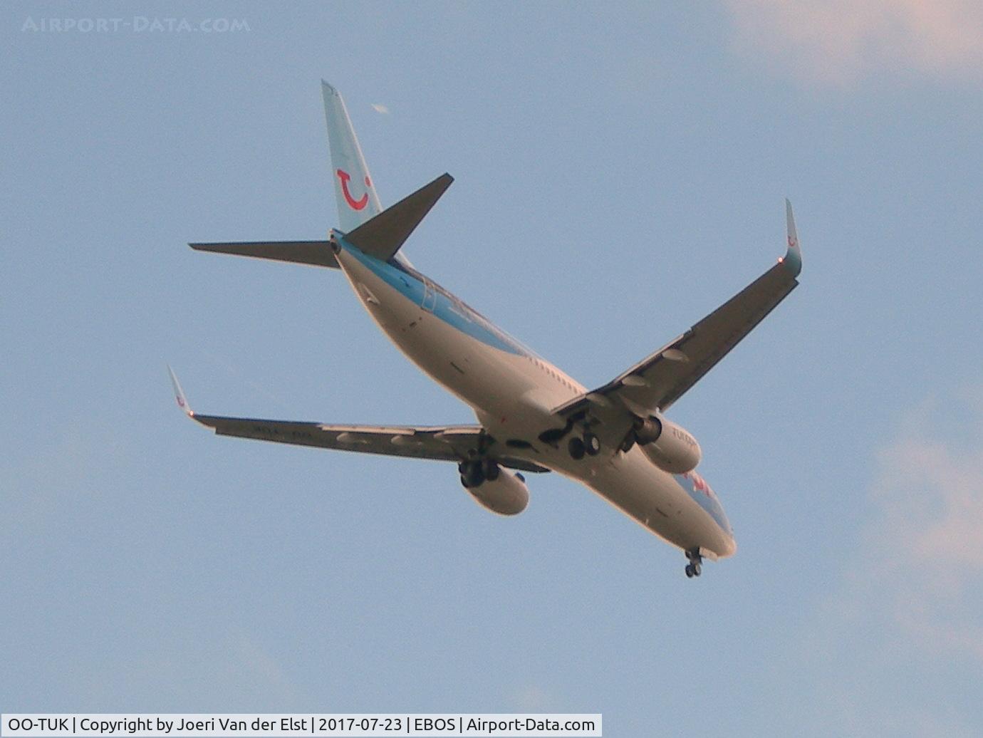 OO-TUK, 2011 Boeing 737-86J C/N 36119, Moments before touchdown rwy 26