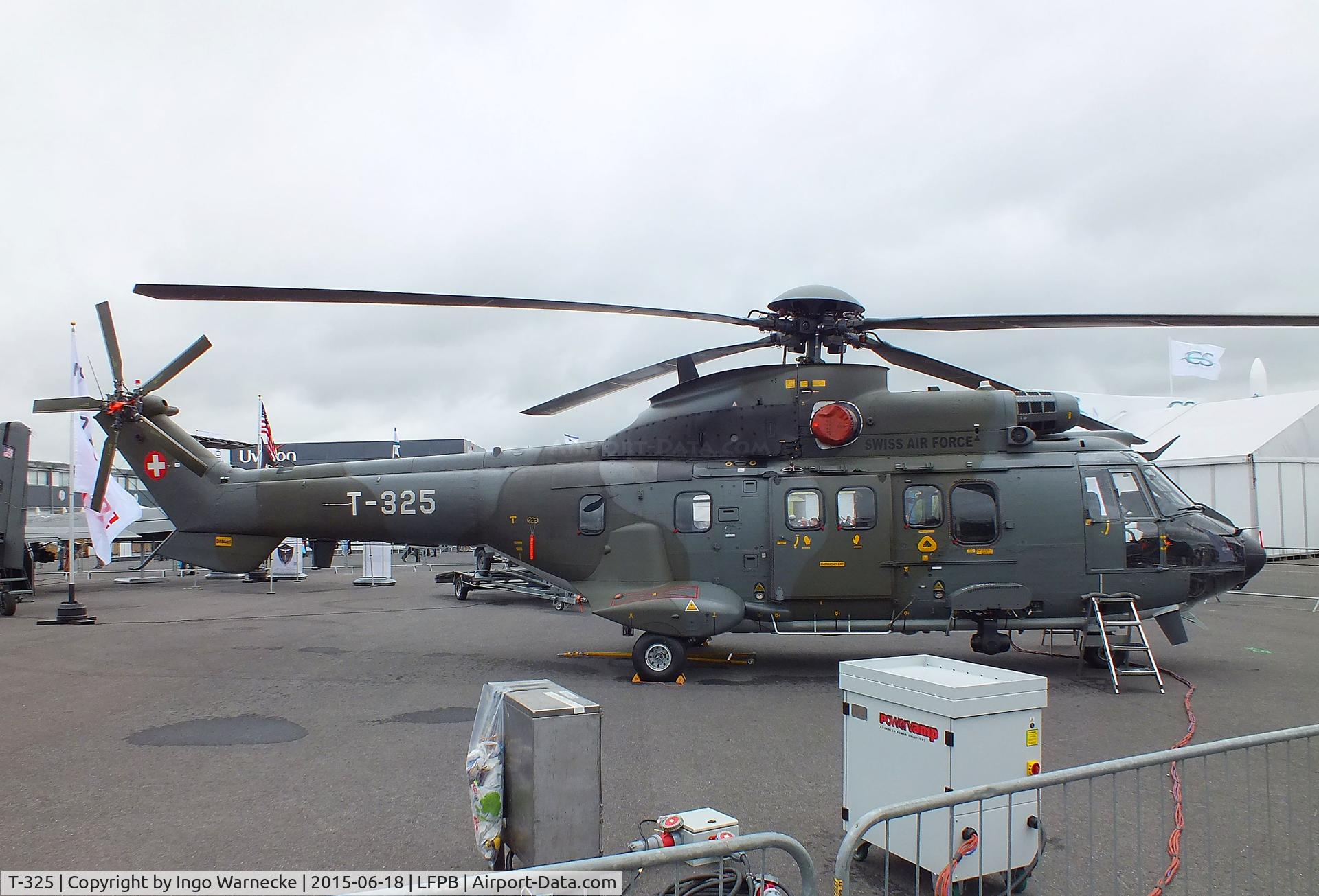 T-325, Aerospatiale TH89 Super Puma (AS-332M1) C/N 2367, Aerospatiale AS.332M1 Super Puma of the swiss air force at the Aerosalon 2015, Paris