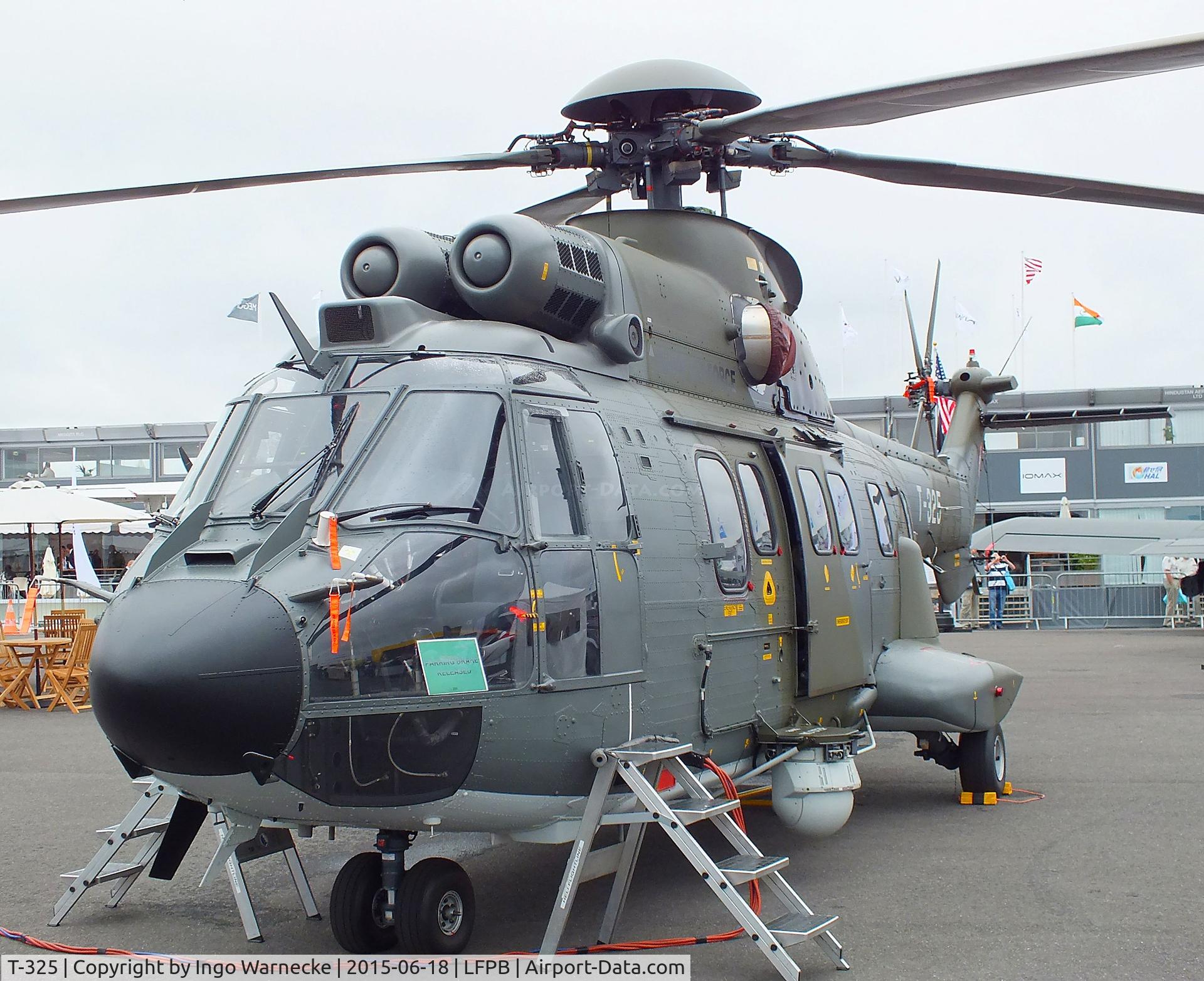 T-325, Aerospatiale TH89 Super Puma (AS-332M1) C/N 2367, Aerospatiale AS.332M1 Super Puma of the swiss air force at the Aerosalon 2015, Paris