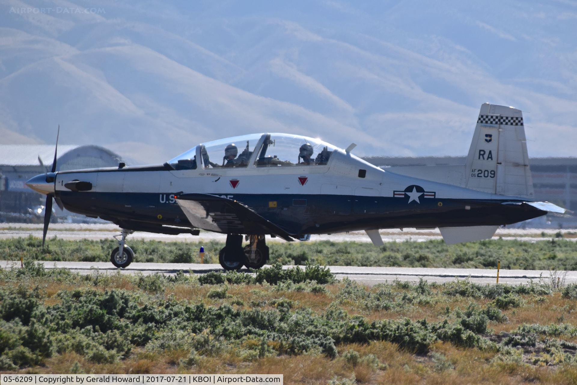 05-6209, 2005 Raytheon T-6A Texan II C/N PT-361, Awaiting clearest for RWY 10R. 12th Flying Training Wing, Randolph AFB, TX.