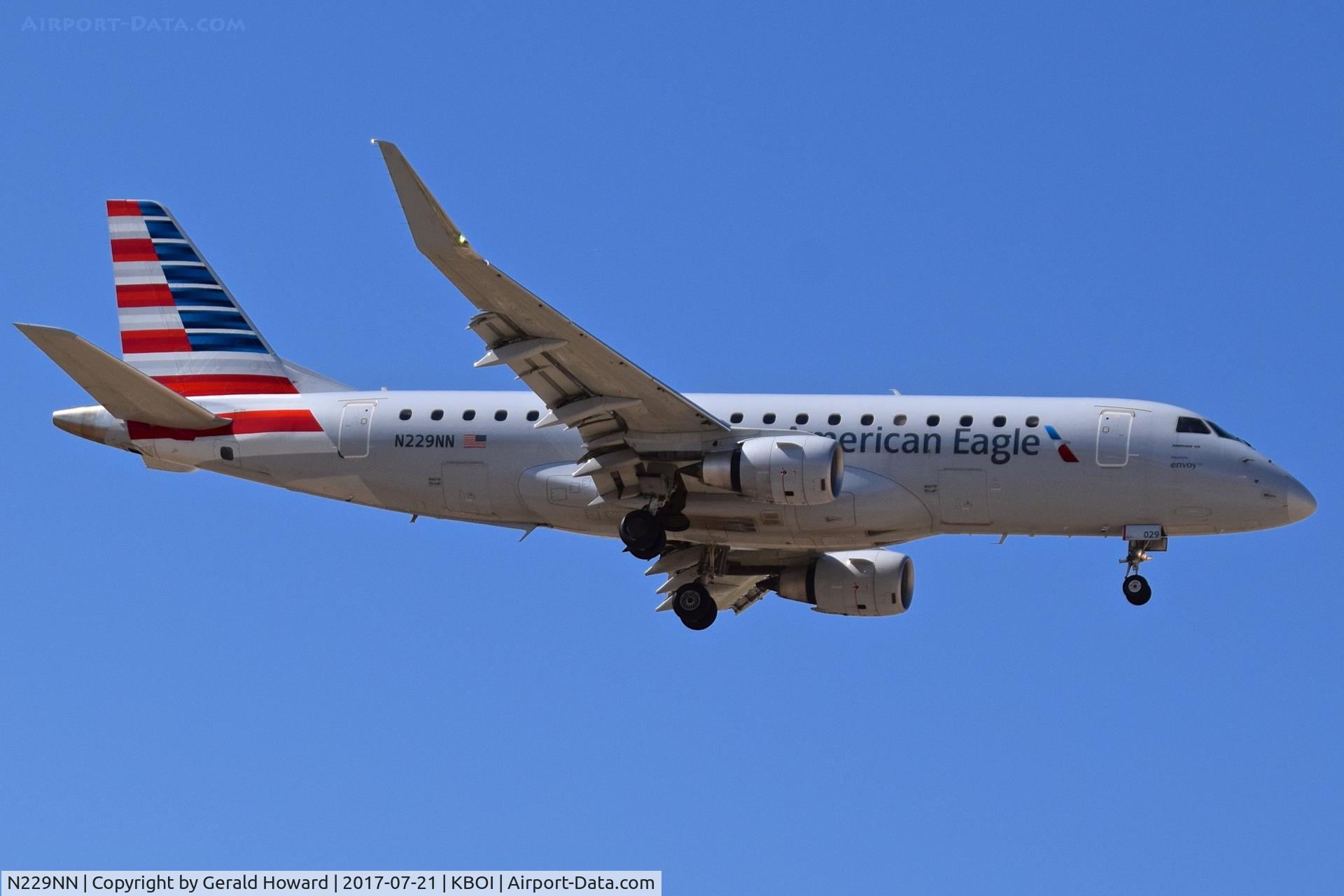 N229NN, 2016 Embraer 175LR (ERJ-170-200LR) C/N 17000547, Landing RWY 28R.