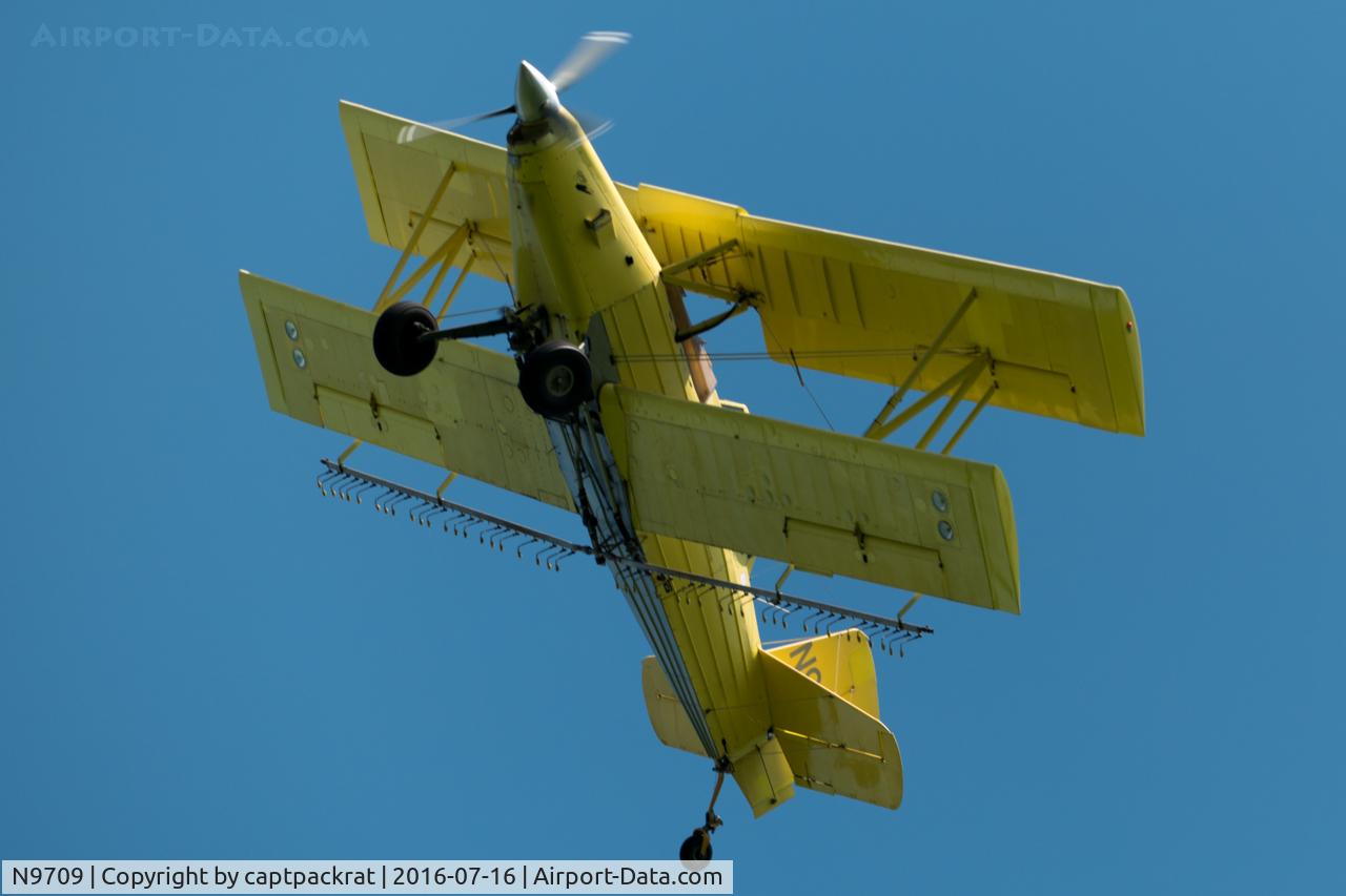 N9709, 1974 Grumman-Schweizer G-164A C/N 1233, N9709 overhead after completing a cropdusting pass in Cass County, Nebraska