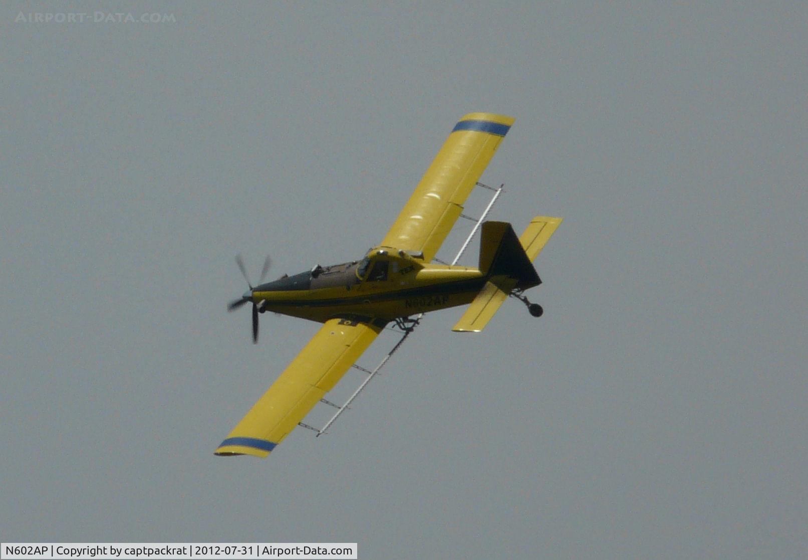 N602AP, Air Tractor Inc AT-602 C/N 602-1168, N602AP coming around for another crop dusting pass in Cass County, Nebraska