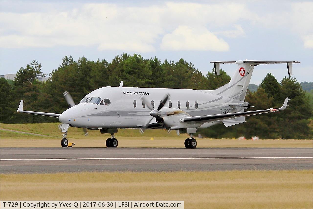 T-729, 1997 Beech 1900D C/N UE-288, Swiss Air Force Beech 1900D, Take off run rwy 29, St Dizier-Robinson Air Base 113 (LFSI) Open day 2017
