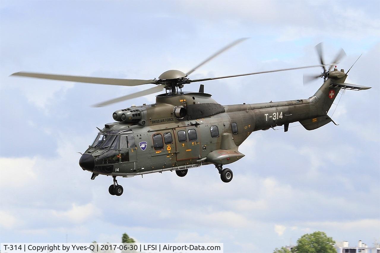 T-314, 1991 Aerospatiale TH89 Super Puma (AS-332M1) C/N 2328, Aerospatiale TH89 Super Puma, Landing rwy 29, St Dizier-Robinson Air Base 113 (LFSI) Open day 2017