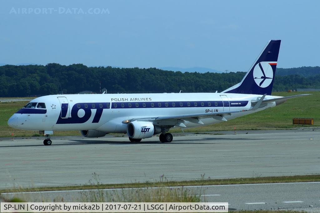 SP-LIN, 2010 Embraer 175LR (ERJ-170-200LR) C/N 17000313, Taxiing