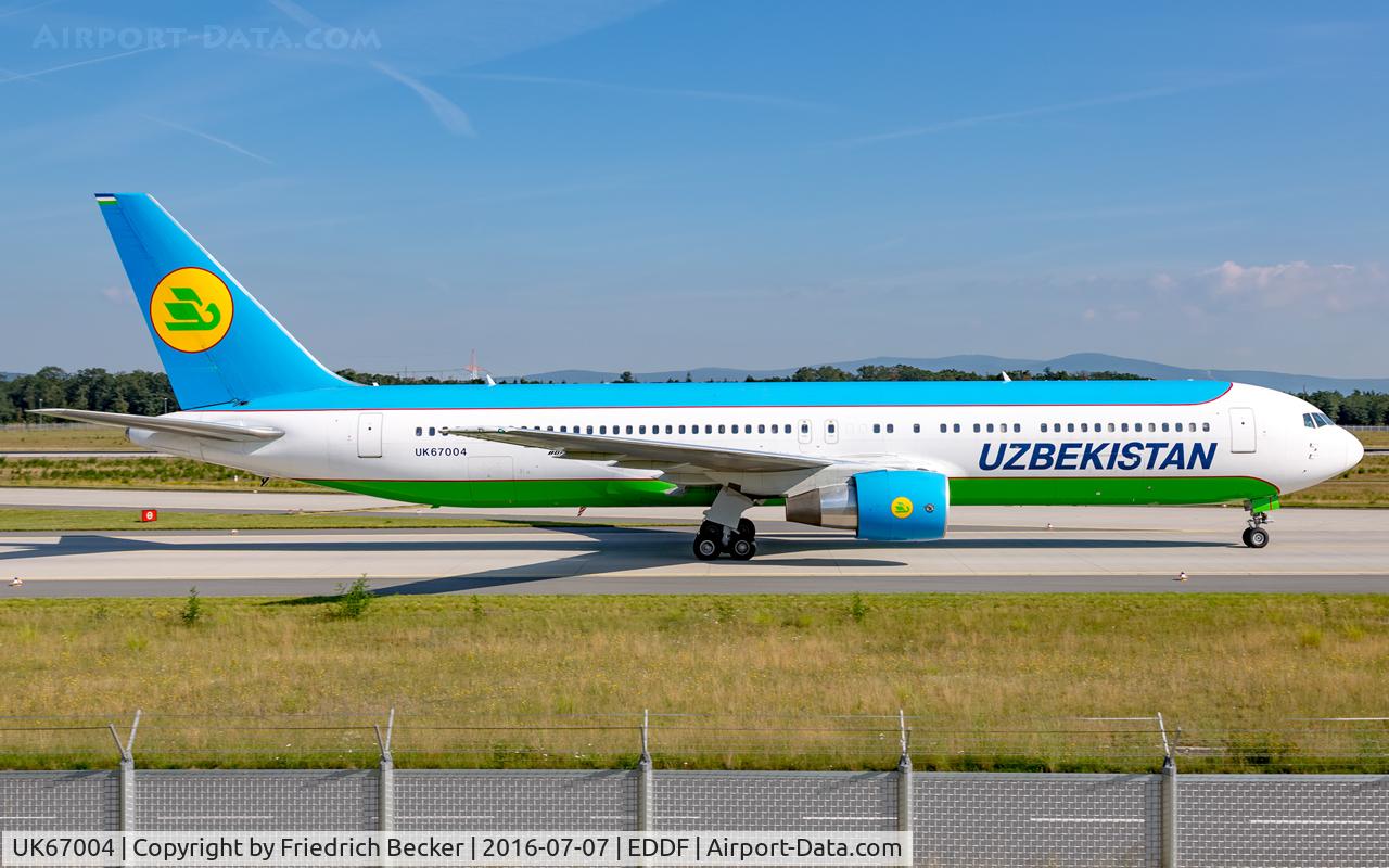 UK67004, 2012 Boeing 767-33PER C/N 40536, taxying to the gate