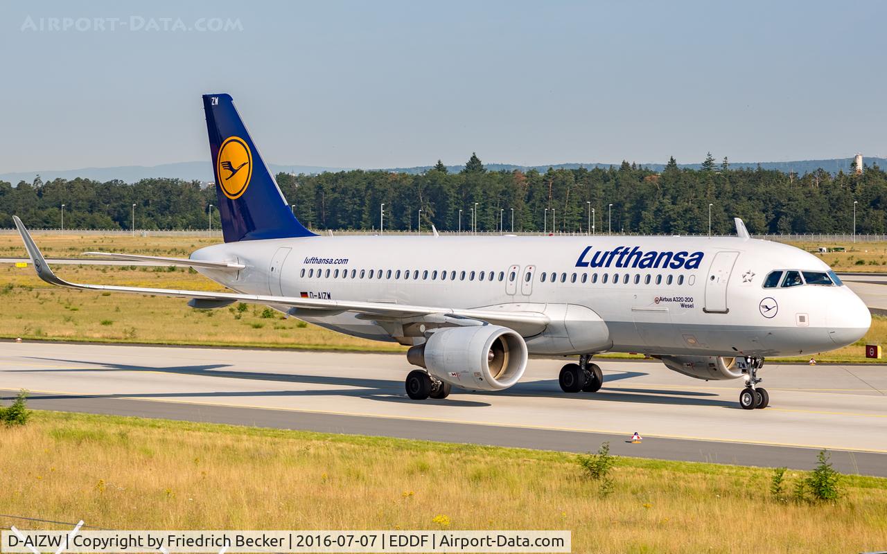 D-AIZW, 2013 Airbus A320-214 C/N 5694, taxying to the gate