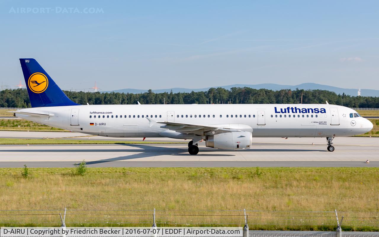 D-AIRU, 1997 Airbus A321-131 C/N 692, taxying to the gate