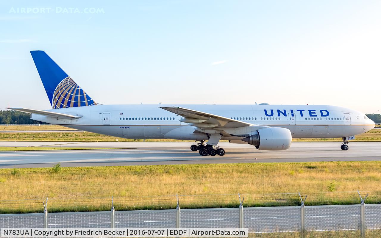 N783UA, 1997 Boeing 777-222/ER C/N 26950, taxying to the gate