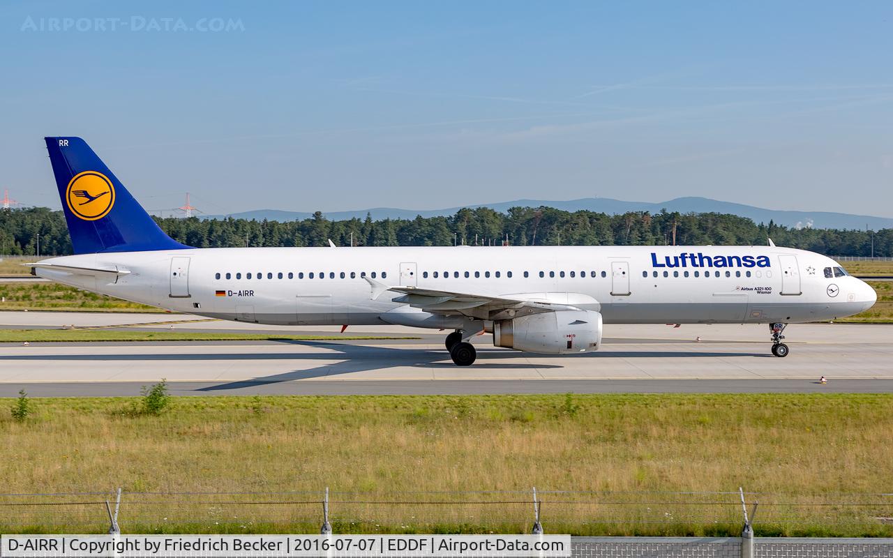 D-AIRR, 1995 Airbus A321-131 C/N 0567, taxying to the gate