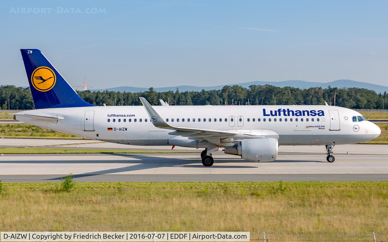 D-AIZW, 2013 Airbus A320-214 C/N 5694, taxying to the gate