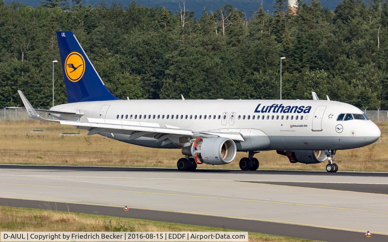 D-AIUL, 2015 Airbus A320-214 C/N 6521, decellerating after touchdown on RW07L