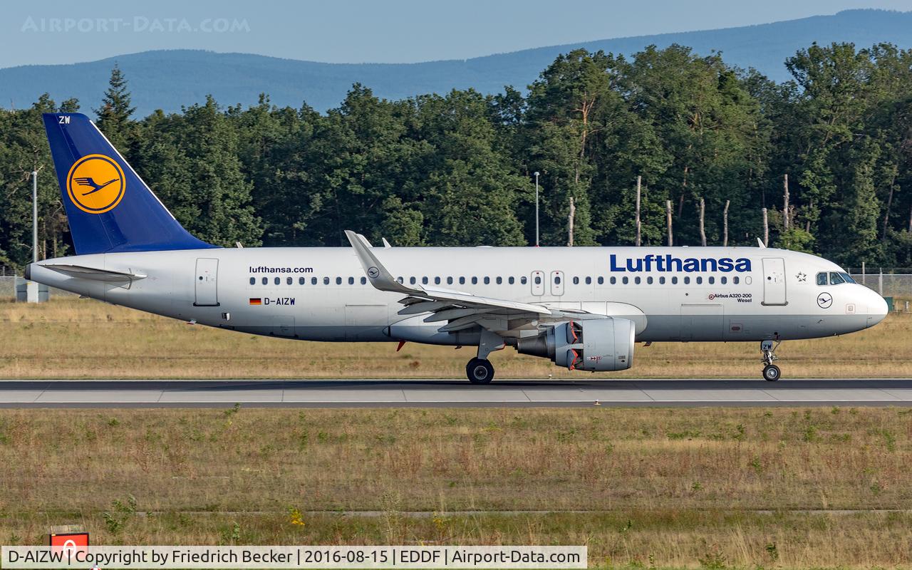 D-AIZW, 2013 Airbus A320-214 C/N 5694, decellerating after touchdown on RW07L