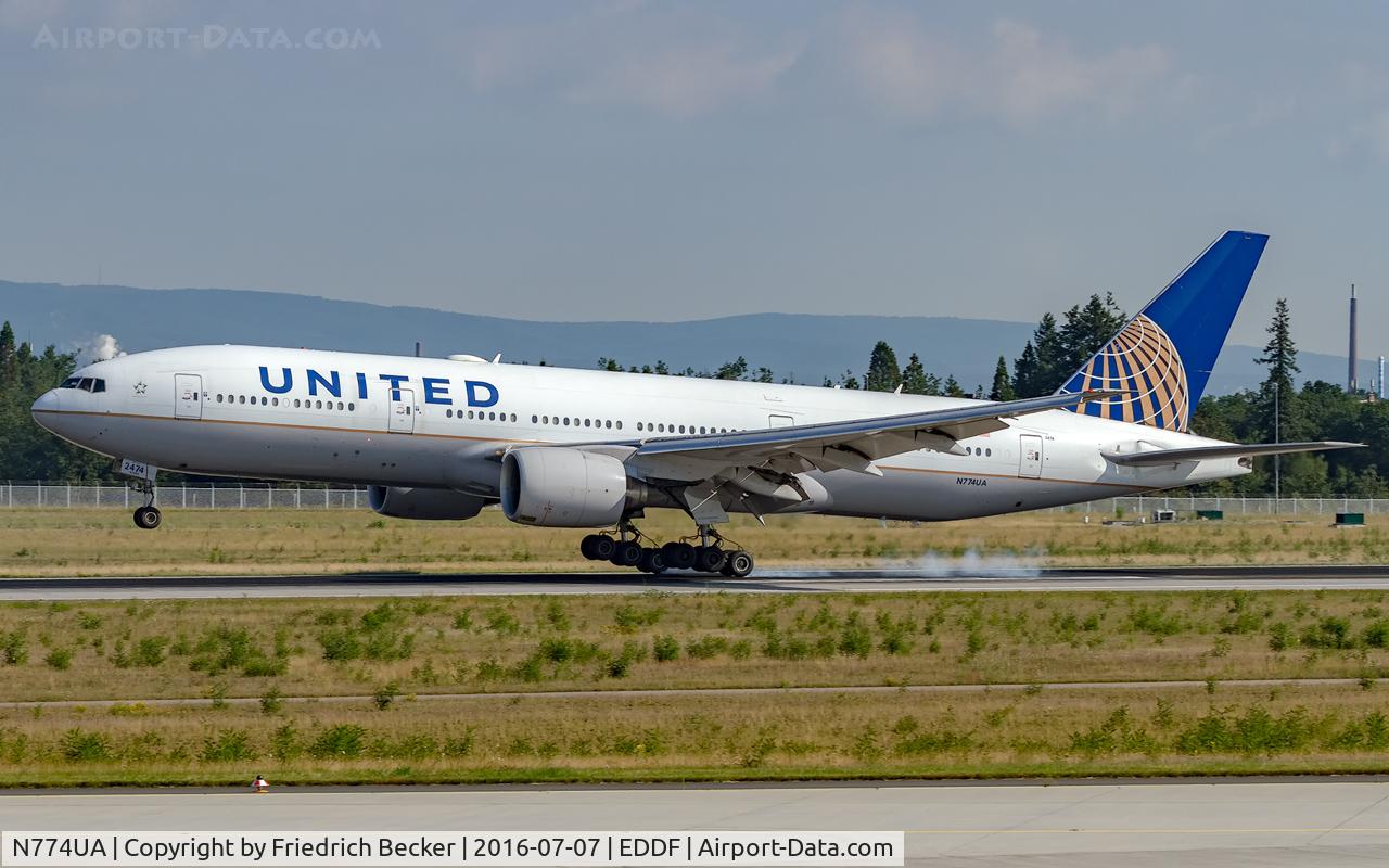 N774UA, 1996 Boeing 777-222 C/N 26936, touchdown on RW25R