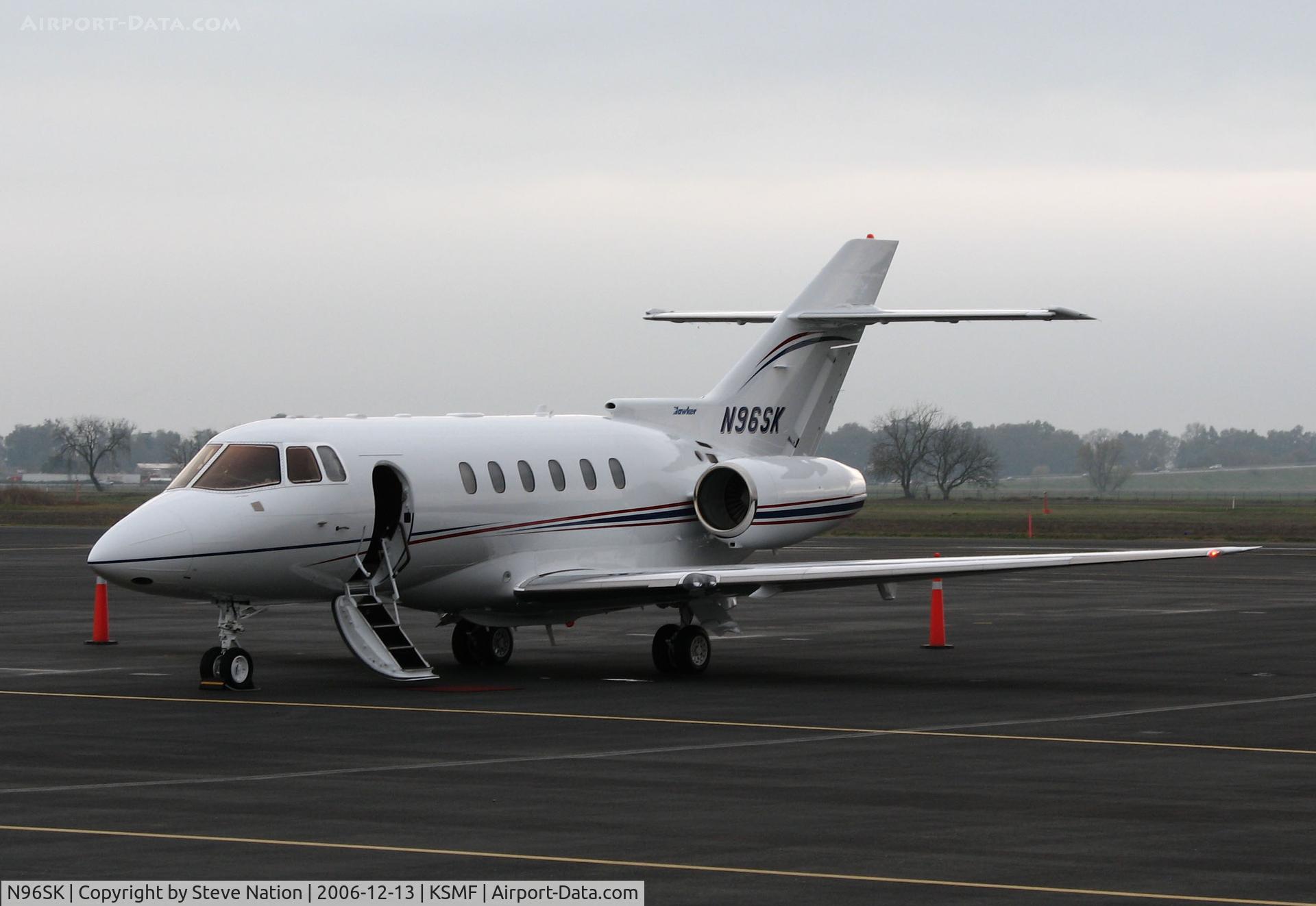 N96SK, 2004 Raytheon Hawker 800XP C/N 258702, Black Forest Ventures, Woodland, TX British Aerospace Hawker Bee 125-800XP on executive terminal ramp @ Sacramento International Airport, CA (to N966K 2007-05-08 then to Mexico 2007-07-03 as XA-DAK)
