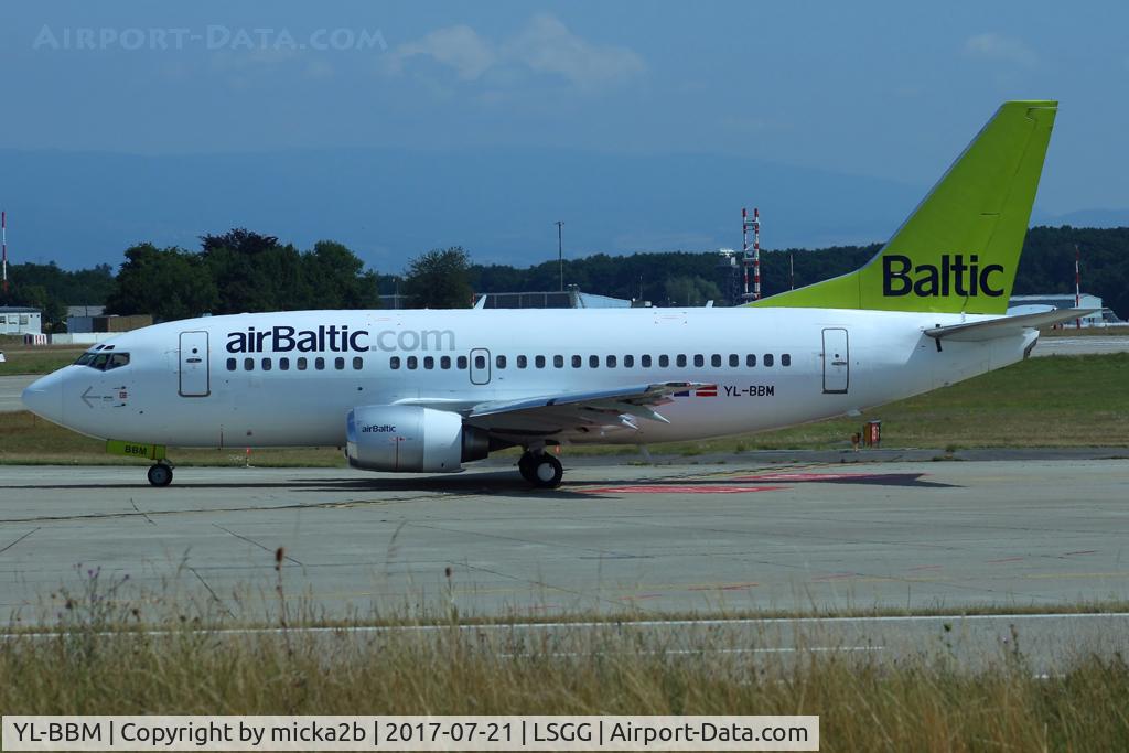 YL-BBM, 1992 Boeing 737-522 C/N 26680, Taxiing