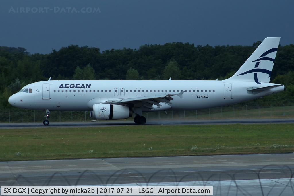 SX-DGX, 2003 Airbus A320-232 C/N 1996, Landing