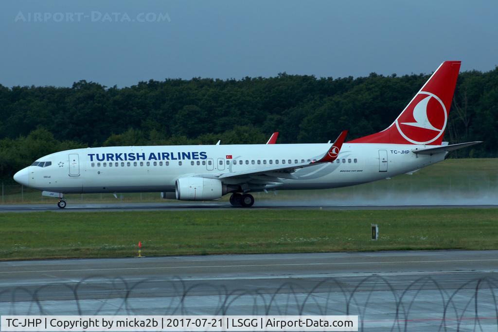 TC-JHP, 2012 Boeing 737-8F2 C/N 42000, Take off