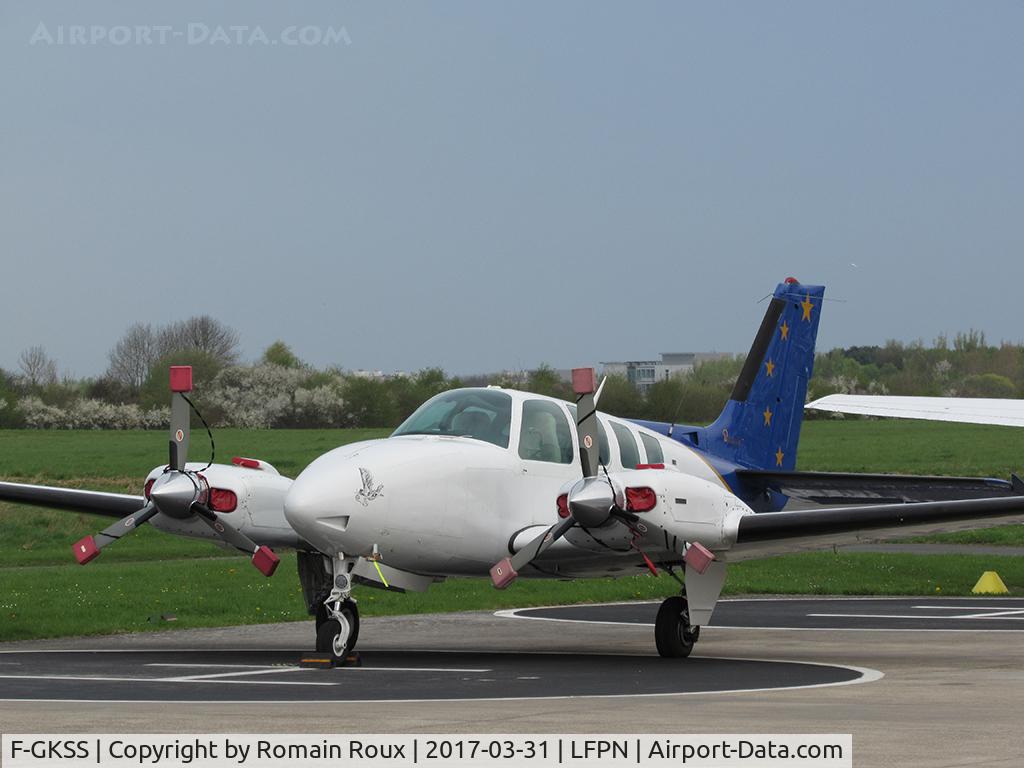 F-GKSS, 1971 Beech 58 Baron C/N TH-154, Parked