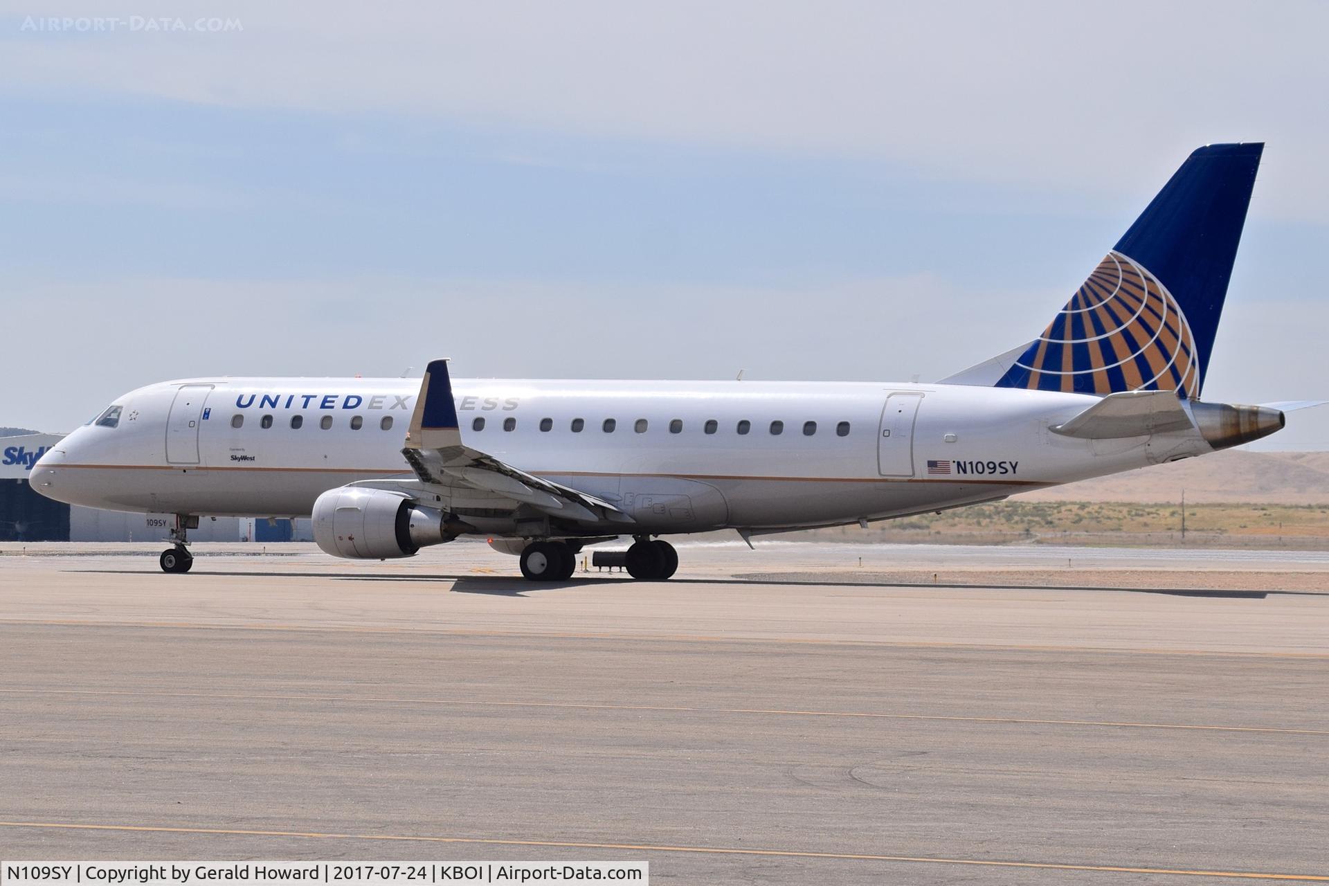 N109SY, 2014 Embraer 175LR (ERJ-170-200LR) C/N 17000402, Taxiing on Alpha to RWY 28R.