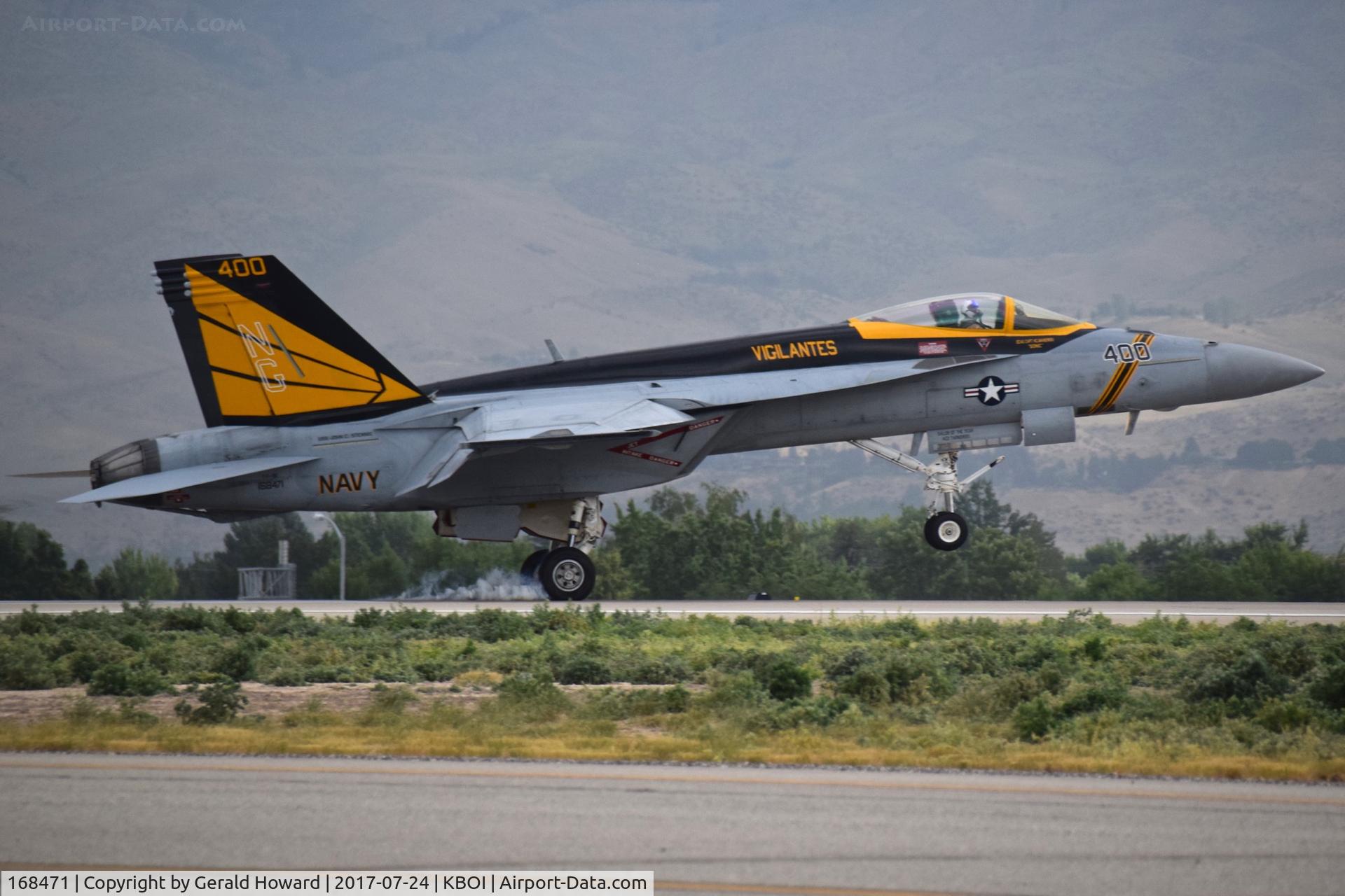 168471, Boeing F/A-18E Super Hornet C/N E-228, Just touching down on RWY 10R.  VFA-151 Vigilantes