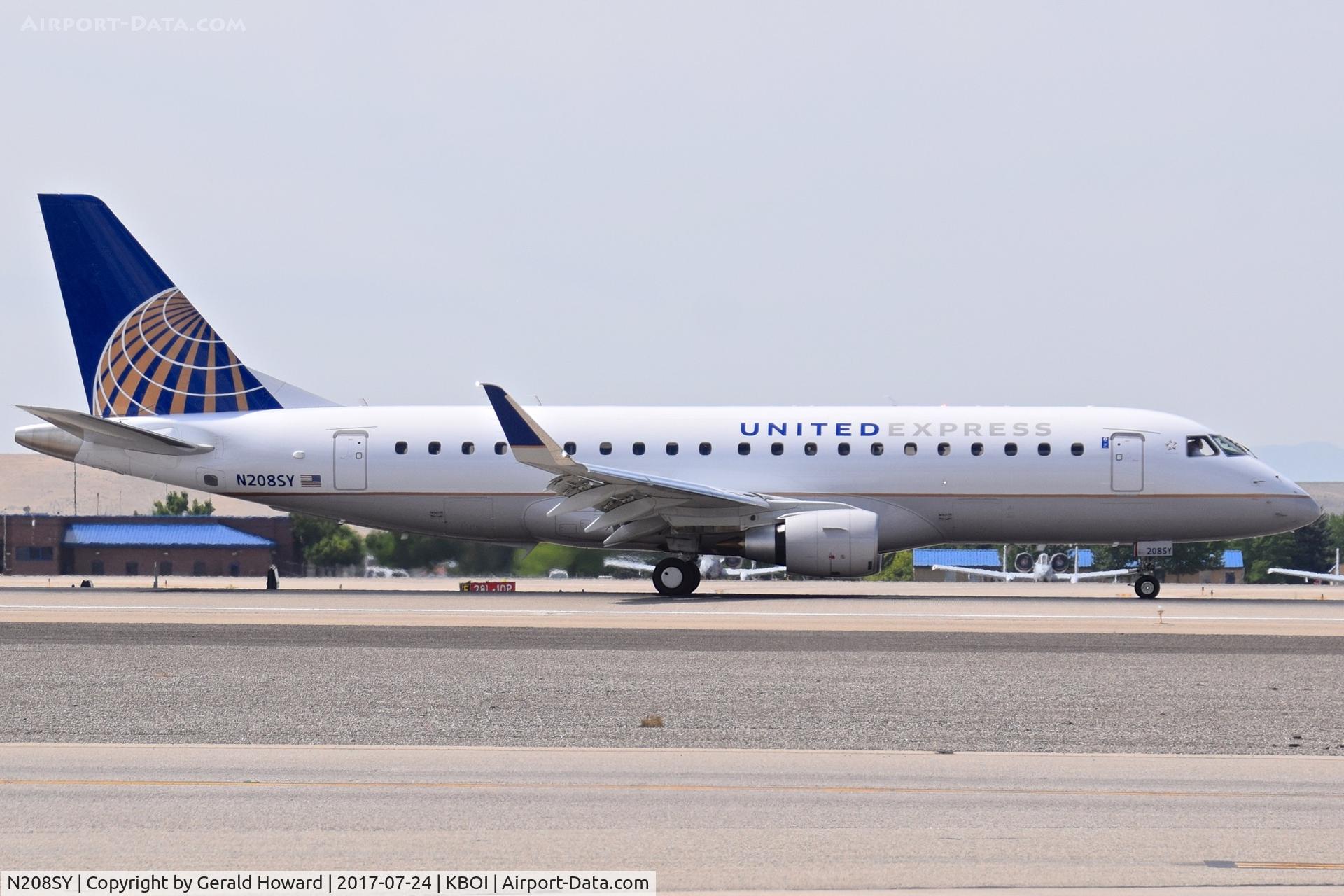 N208SY, 2017 Embraer 175LR (ERJ-170-200LR) C/N 17000644, Landing roll out on RWY 28R.