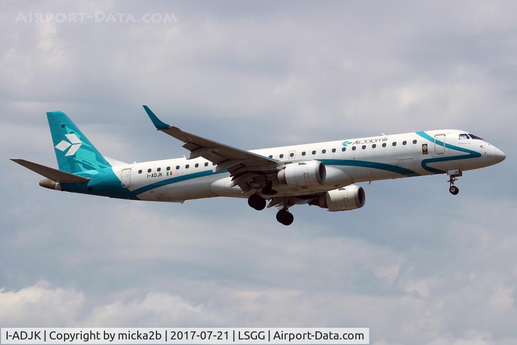 I-ADJK, 2009 Embraer 195LR (ERJ-190-200LR) C/N 19000245, Landing
