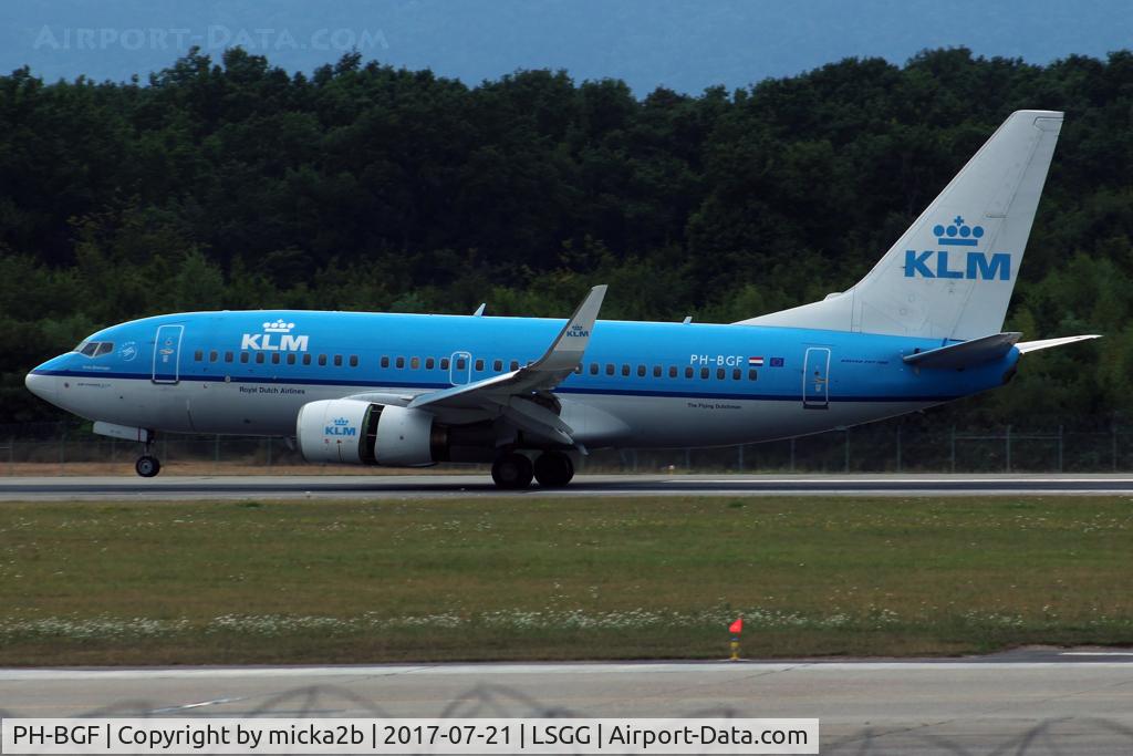 PH-BGF, 2008 Boeing 737-7K2 C/N 30365, Landing