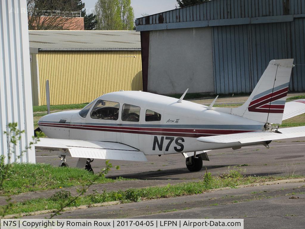 N7S, 1977 Piper PA-28R-201T Cherokee Arrow III C/N 28R-7703050, Parked