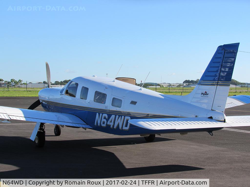 N64WD, 1996 Piper PA-32R-301 Saratoga C/N 3246027, Parked