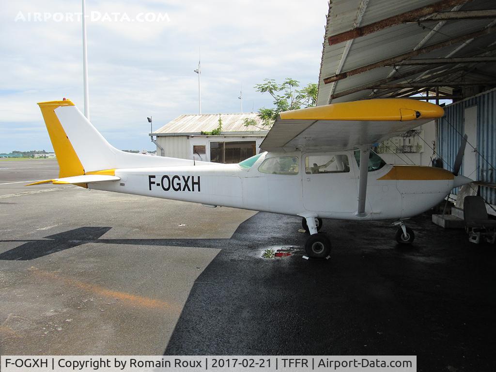 F-OGXH, Reims FR172J Reims Rocket C/N 0408, Parked