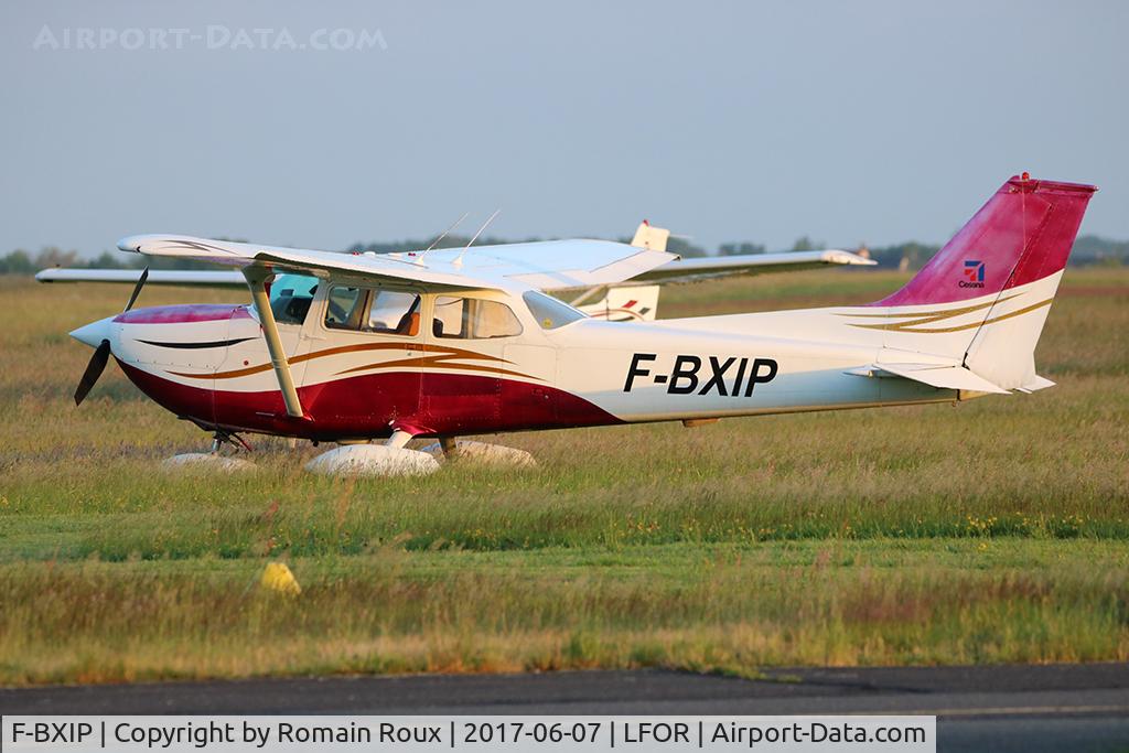 F-BXIP, Reims FR172J C/N 0553, Parked