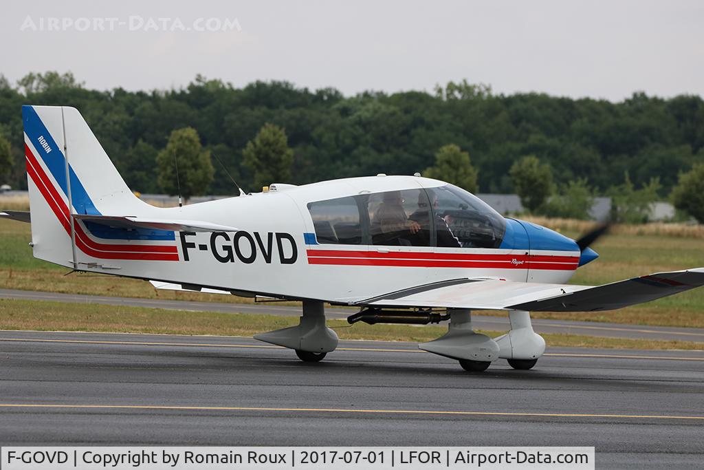 F-GOVD, Robin DR-400-180 Regent Regent C/N 2106, Taxiing